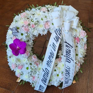 Coroană funerară cu flori