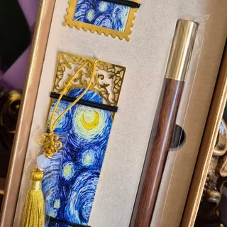 Cadouri cu flori și obiecte decorative